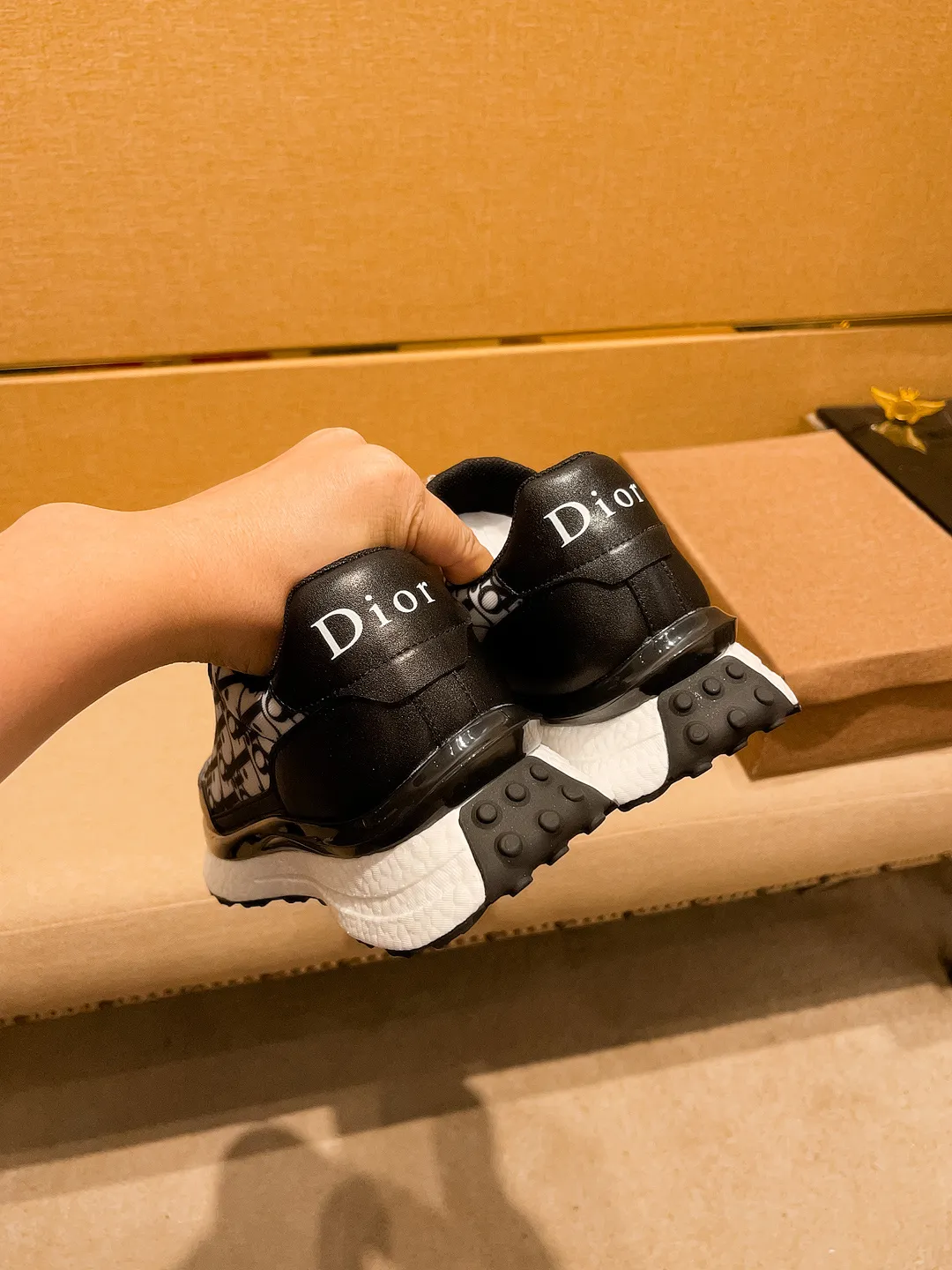 Men's shoes💰 460💰👍【Dior】🔥🔝High-end brand of men's shoes Official website 1:1 latest masterpiece: The upper is made of Italian imported first-layer cowhide🔥Official website original special technical cloth fabric matching🔥Original comfortable and breathable lining➕Original designated anti-slip outsole🔥Make walking more convenient and comfortable! An exclusive new model, a stunning work, a beautiful 1:1 replica [color] compared to the official quality! Create a fashionable personality to set off your uniqueness! A must-have for trendy men! 🔥, sizes: 38-44. color:.     2⃣️colors available🔥